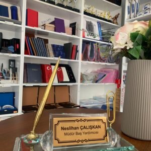 Kristal Ataşlı Masa İsimliği